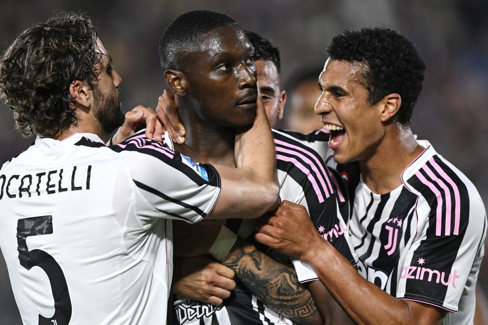 跟队：布伦特福德和桑德兰有意圣地亚哥，但球员想在米兰立足